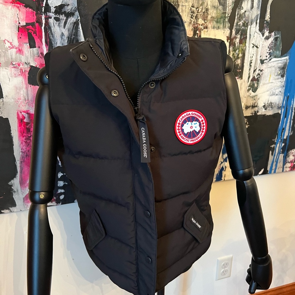 Canada Goose Black Freestyle Vest in Black